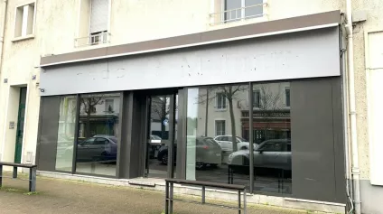 Local commercial à vendre 70 m² - Saint-Pierre-des-Corps / idéal activité de services - Offre immobilière - Arthur Loyd